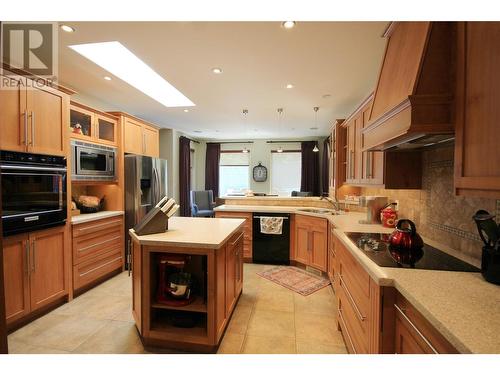 3160 Evergreen Drive, Penticton, BC - Indoor Photo Showing Kitchen