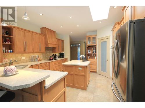 3160 Evergreen Drive, Penticton, BC - Indoor Photo Showing Kitchen