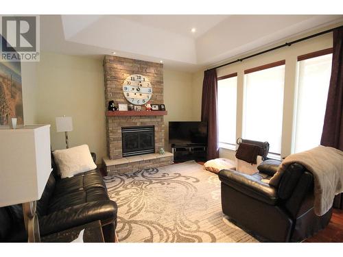 3160 Evergreen Drive, Penticton, BC - Indoor Photo Showing Living Room With Fireplace