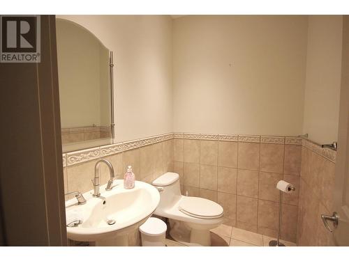 3160 Evergreen Drive, Penticton, BC - Indoor Photo Showing Bathroom