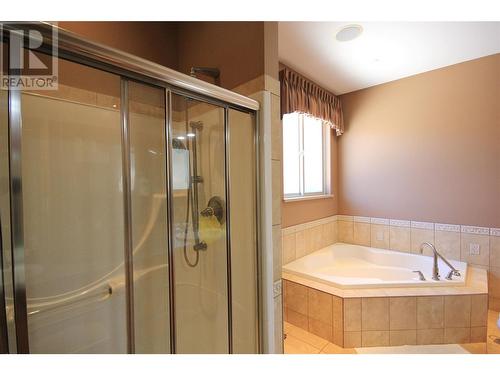 3160 Evergreen Drive, Penticton, BC - Indoor Photo Showing Bathroom