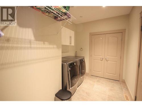 3160 Evergreen Drive, Penticton, BC - Indoor Photo Showing Laundry Room