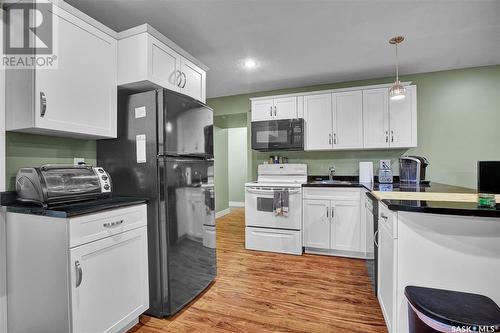 551 Redwood Crescent, Warman, SK - Indoor Photo Showing Kitchen