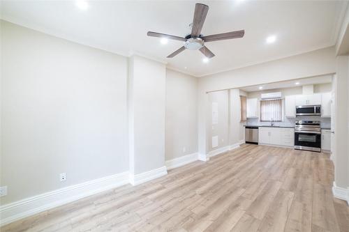 82 Victoria Avenue S, Hamilton, ON - Indoor Photo Showing Kitchen