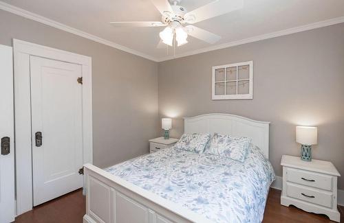 6 Lincoln Avenue, Brantford, ON - Indoor Photo Showing Bedroom