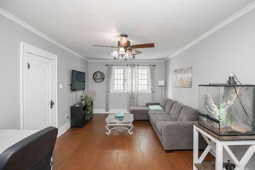 6 Lincoln Avenue, Brantford, ON - Indoor Photo Showing Living Room