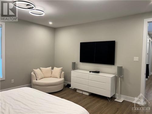 2930 Ahearn Avenue, Ottawa, ON - Indoor Photo Showing Bedroom