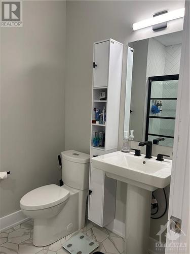 2930 Ahearn Avenue, Ottawa, ON - Indoor Photo Showing Bathroom