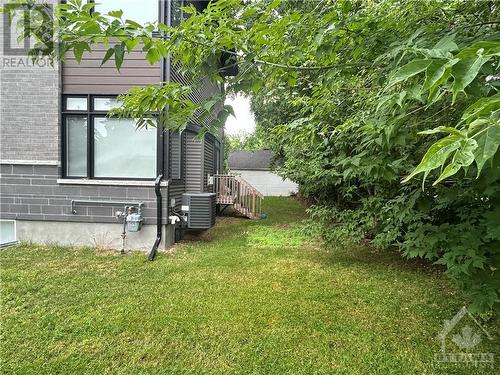 2930 Ahearn Avenue, Ottawa, ON - Outdoor