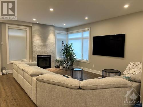 2930 Ahearn Avenue, Ottawa, ON - Indoor Photo Showing Living Room With Fireplace