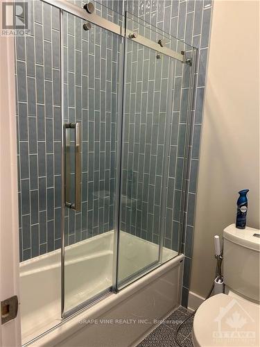 2930 Ahearn Avenue, Ottawa, ON - Indoor Photo Showing Bathroom