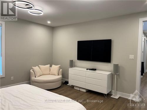 2930 Ahearn Avenue, Ottawa, ON - Indoor Photo Showing Bedroom