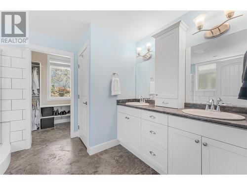 1419 Montenegro Drive, Kelowna, BC - Indoor Photo Showing Bathroom