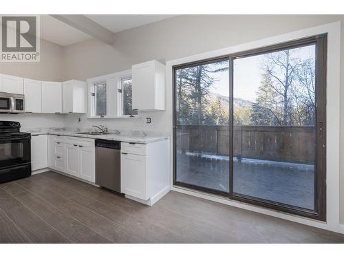 7884 Alpine Road, Kelowna, BC - Indoor Photo Showing Kitchen