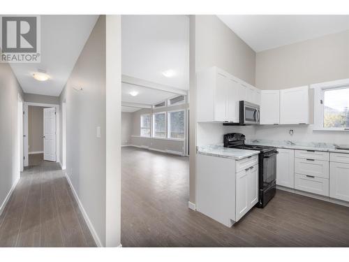 7884 Alpine Road, Kelowna, BC - Indoor Photo Showing Kitchen