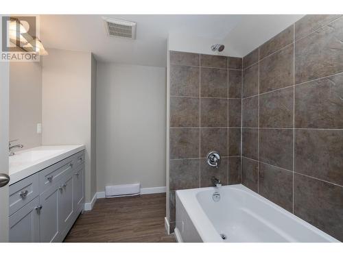 7884 Alpine Road, Kelowna, BC - Indoor Photo Showing Bathroom