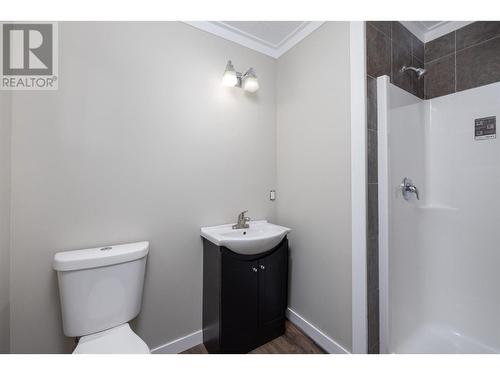 7884 Alpine Road, Kelowna, BC - Indoor Photo Showing Bathroom