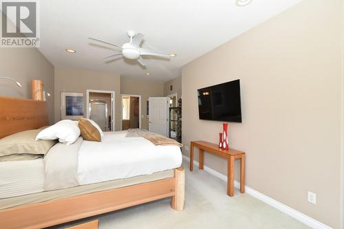 2675 Doebert Road, Blind Bay, BC - Indoor Photo Showing Bedroom