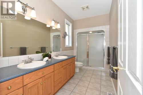 2675 Doebert Road, Blind Bay, BC - Indoor Photo Showing Bathroom