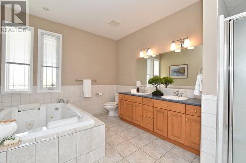 2675 Doebert Road, Blind Bay, BC - Indoor Photo Showing Bathroom