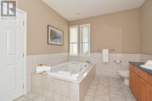 2675 Doebert Road, Blind Bay, BC - Indoor Photo Showing Bathroom