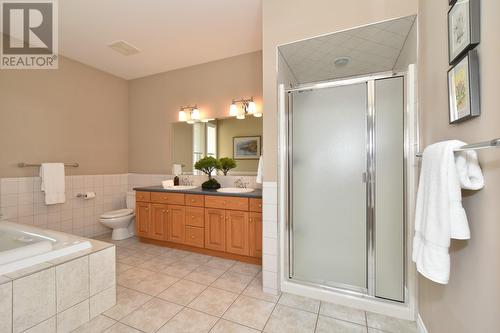 2675 Doebert Road, Blind Bay, BC - Indoor Photo Showing Bathroom