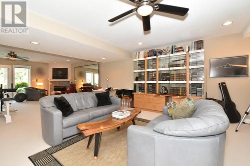 2675 Doebert Road, Blind Bay, BC - Indoor Photo Showing Living Room