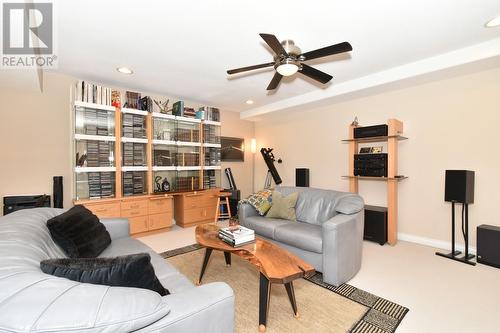 2675 Doebert Road, Blind Bay, BC - Indoor Photo Showing Living Room