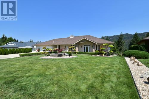 2675 Doebert Road, Blind Bay, BC - Outdoor