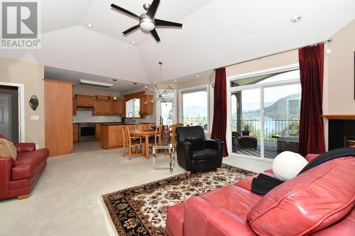 2675 Doebert Road, Blind Bay, BC - Indoor Photo Showing Living Room