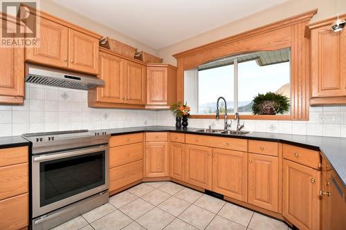 2675 Doebert Road, Blind Bay, BC - Indoor Photo Showing Kitchen