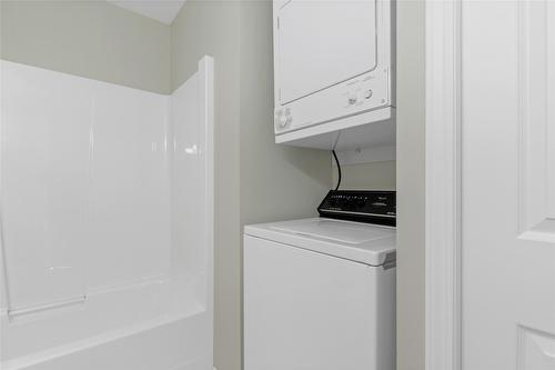 39-4740 20 Street, Vernon, BC - Indoor Photo Showing Laundry Room