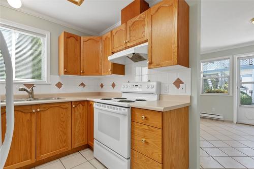 39-4740 20 Street, Vernon, BC - Indoor Photo Showing Kitchen With Double Sink