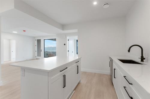 1135 Elk Street, Penticton, BC - Indoor Photo Showing Kitchen