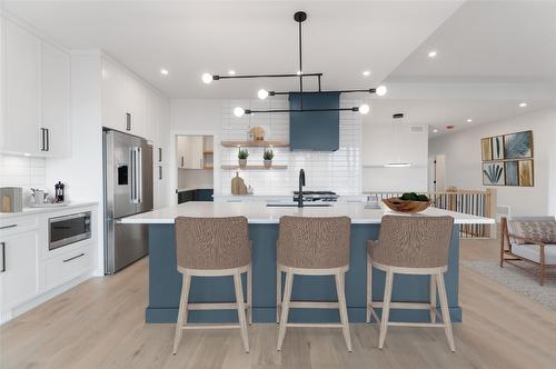 1135 Elk Street, Penticton, BC - Indoor Photo Showing Kitchen With Upgraded Kitchen