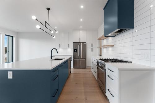 1135 Elk Street, Penticton, BC - Indoor Photo Showing Kitchen With Upgraded Kitchen