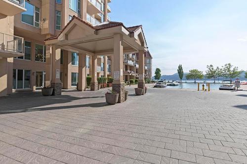 905-1128 Sunset Drive, Kelowna, BC - Outdoor