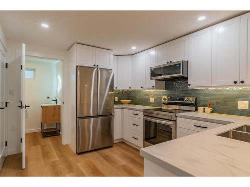 190 Coleman Street, Trail, BC - Indoor Photo Showing Kitchen With Double Sink