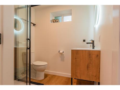 190 Coleman Street, Trail, BC - Indoor Photo Showing Bathroom