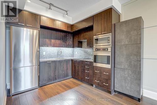 1008 - 120 Harrison Garden Boulevard, Toronto (Willowdale East), ON - Indoor Photo Showing Kitchen With Upgraded Kitchen