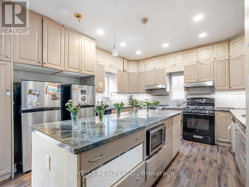 81 Brucewood Crescent, Toronto (Englemount-Lawrence), ON - Indoor Photo Showing Kitchen With Upgraded Kitchen