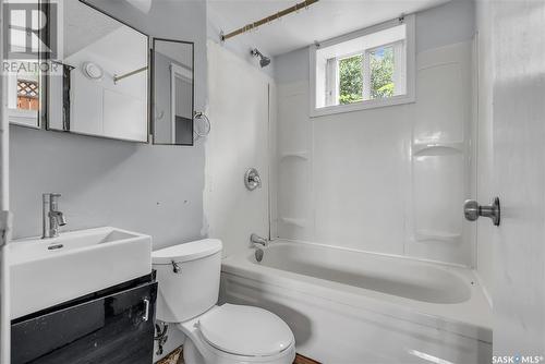 45 Nicholson Place, Saskatoon, SK - Indoor Photo Showing Bathroom