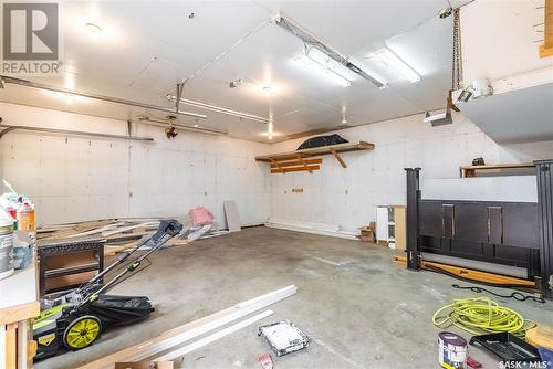 45 Nicholson Place, Saskatoon, SK - Indoor Photo Showing Garage