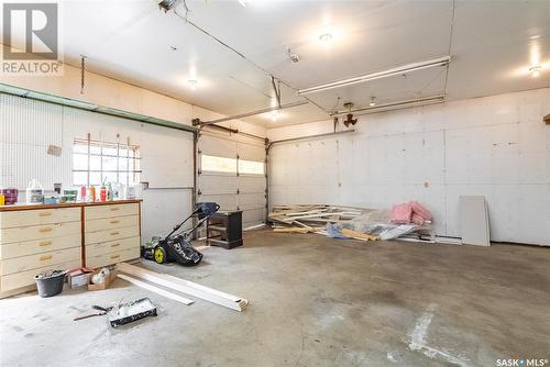 45 Nicholson Place, Saskatoon, SK - Indoor Photo Showing Garage