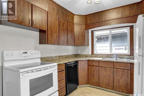 1402 Dover Avenue, Regina, SK - Indoor Photo Showing Kitchen With Double Sink