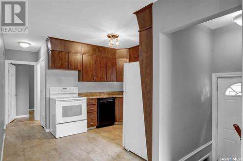 1402 Dover Avenue, Regina, SK - Indoor Photo Showing Kitchen