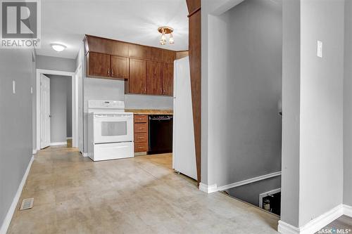 1402 Dover Avenue, Regina, SK - Indoor Photo Showing Kitchen