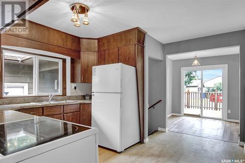 1402 Dover Avenue, Regina, SK - Indoor Photo Showing Kitchen