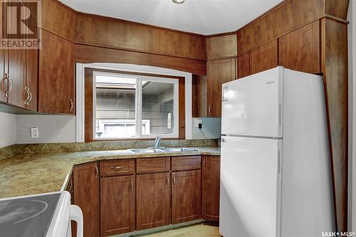 1402 Dover Avenue, Regina, SK - Indoor Photo Showing Kitchen With Double Sink