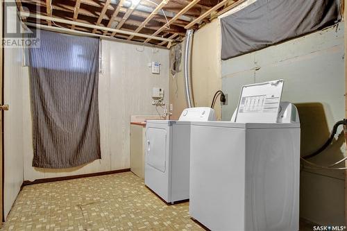 1402 Dover Avenue, Regina, SK - Indoor Photo Showing Laundry Room